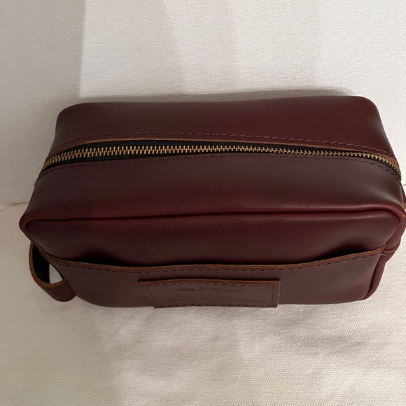 Gent’s leather Dopp Kit . - Picture 2 of 9